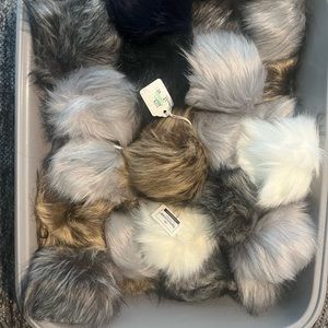 20 to 30 fur poms